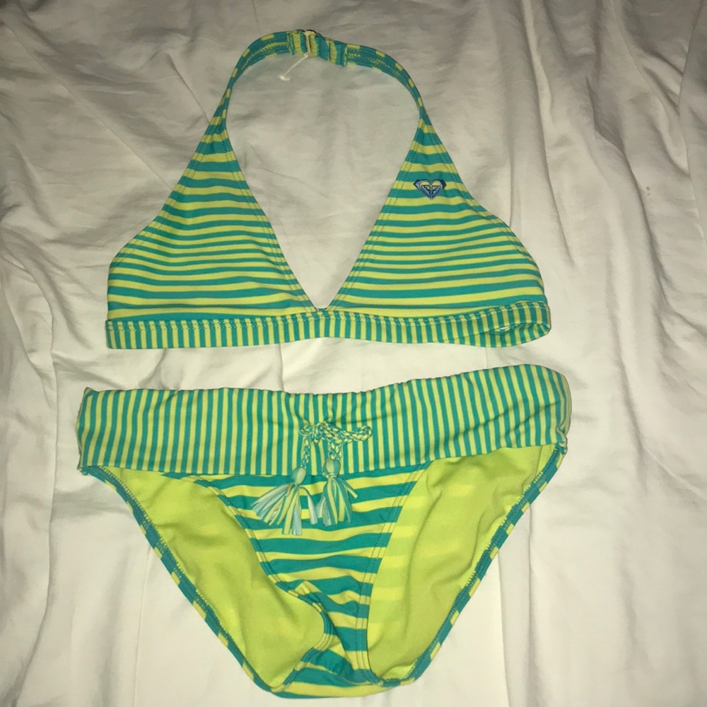 Perfect condition roxy swimsuit— kids 12